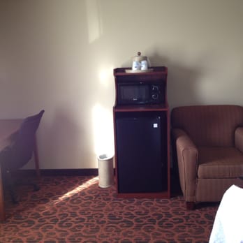 Hampton Inn Muscatine - Refrigerator and microwave. - Hotels Near Me - Muscatine, Iowa Hampton Inn Muscatine - Refrigerator and microwave. - Hotels Near Me - Muscatine, Iowa