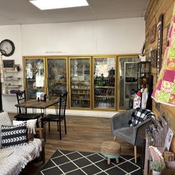 Coffee Adventure - Cute Inside sitting area