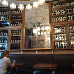 Restaurante Cort - Comfortable seating and warm decor