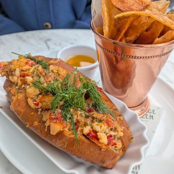 Vintage Green Rooftop - Lobster Roll - Cocktail Bars Near Me - New York, New York Vintage Green Rooftop - Lobster Roll - Cocktail Bars Near Me - New York, New York
