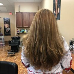 Paula's Beauty - BEAUTIFUL !!Naturally kinky curly hair.. Came in with black reddish brown hair..