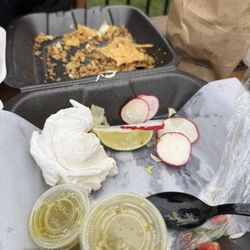 La Tiendita Mexican Market - You can see the over crisp tacos and the very dry meat.