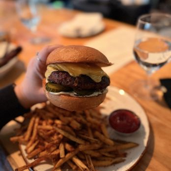 1921 Mount Dora - 1921 Waygu Burger - Cocktail Bars Near Me - Mount Dora, Florida