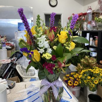 GEM Flowers - Flower bouquet for college graduation - Florists Near Me - San Marcos, California
