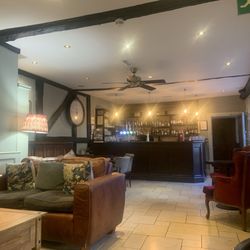 Red Lion Hotel - Bar