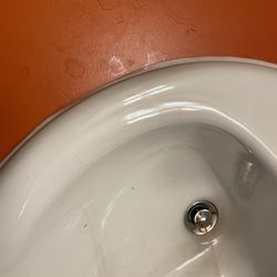 The Orca Inn - After 3 days, housekeeping came in to empty waste baskets but didn't clean.