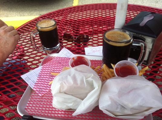 Lou's Drive-In by null