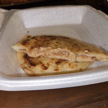 Central Pizza - Can't tell which one is which - Pizza Near Me - San Fernando, California Central Pizza - Can't tell which one is which - Pizza Near Me - San Fernando, California