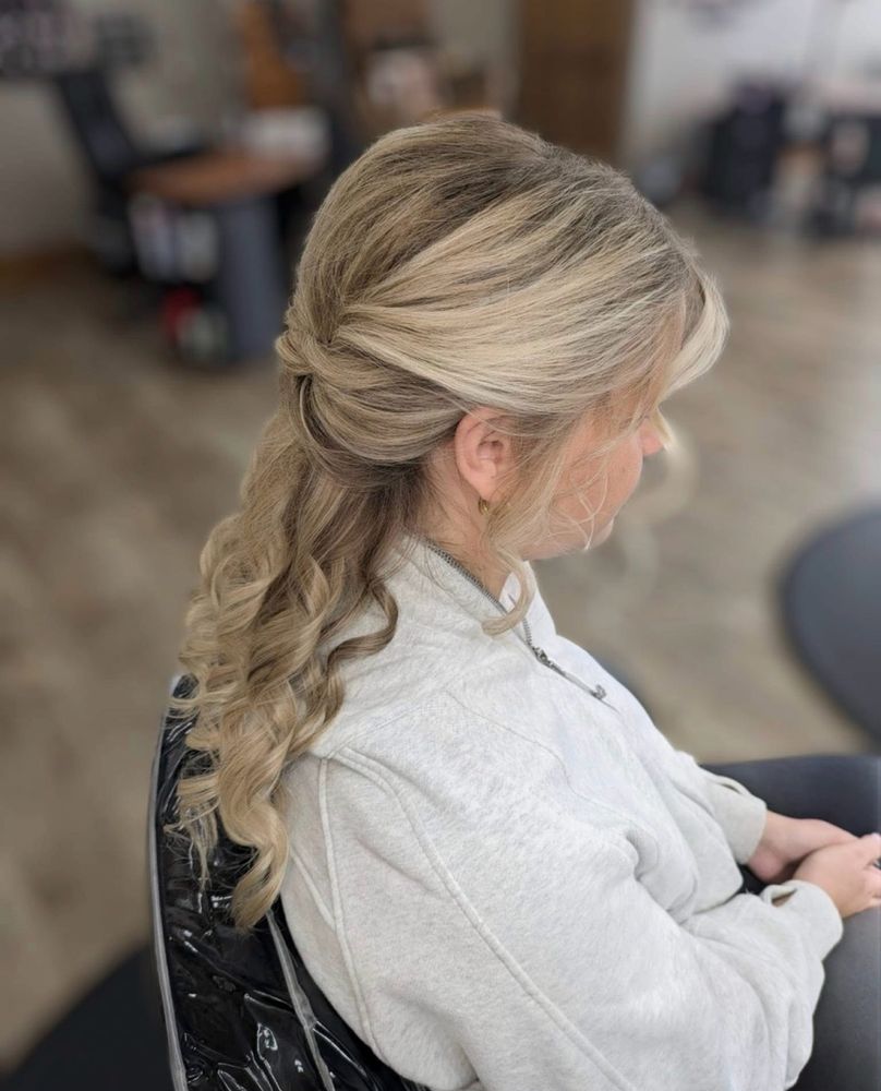 Style N File Salon Logo