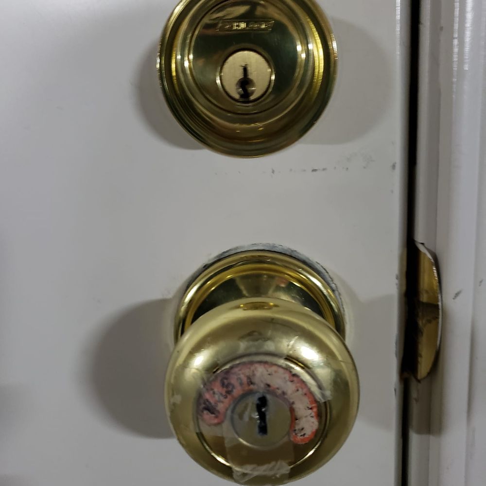 M&M Pro Locksmith Services - My old lock (doorknob) proved to be difficult to remove but it was done quickly. - Keys & Locksmiths Near Me