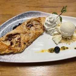 Manufactur - Apfelstrudel, Sahne & Vanilleeis