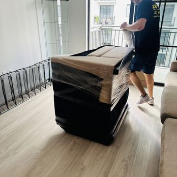 Lifestyle Moving & Storage - Big sofa bed connecting end getting special treatment! - Movers Near Me Lifestyle Moving & Storage - Big sofa bed connecting end getting special treatment! - Movers Near Me