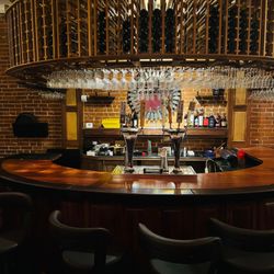 Grüv Bistro & Wine Bar