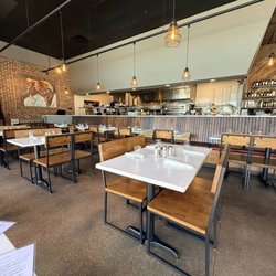 Viale Pizza & Kitchen - Dining area.