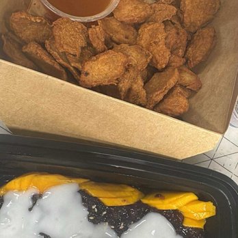 Blossom Vegetarian - Taiwanese vegan chicken nuggets with homemade sweet-and-sour sauce and purple sticky rice and mango with coconut sauce - Vietnamese Near Me - Renton, Washington