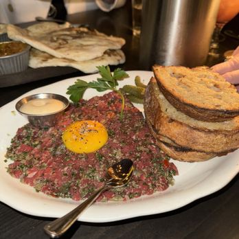 Armitage Alehouse - Steak tartare - Pubs Near Me - Chicago, Illinois
