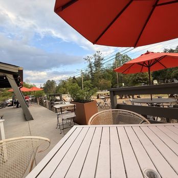 Cedar Mountain Outpost - Delis Near Me - Brevard, North Carolina
