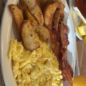 Astronomical Pancake House - Scrambled 2 Eggs, Home Fries and Toast - Breakfast & Brunch Near Me - Williamsburg, Virginia