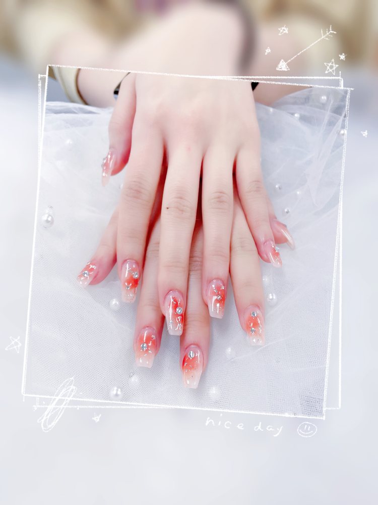 Classic Nail Salon Logo