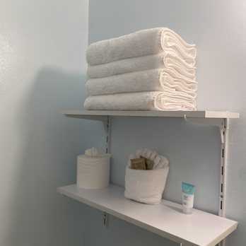 Golden West Motel - Bathroom shelves - Hotels Near Me - Klamath Falls, Oregon Golden West Motel - Bathroom shelves - Hotels Near Me - Klamath Falls, Oregon