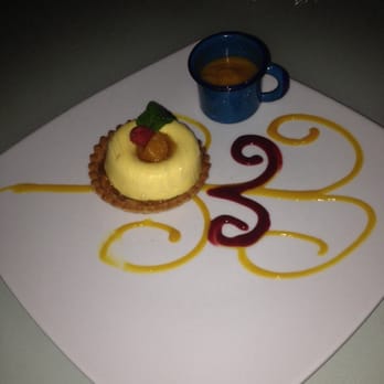 Azul - Mango tart with mango sauce - Mexican Near Me - México, D.F., DIF