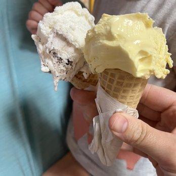 Ciao Gelato - Madagascar vanilla and chocolate chip - Ice Cream & Frozen Yogurt Near Me - Venice, Florida Ciao Gelato - Madagascar vanilla and chocolate chip - Ice Cream & Frozen Yogurt Near Me - Venice, Florida