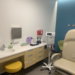 Carbon Health Urgent Care Sherman Oaks - Room