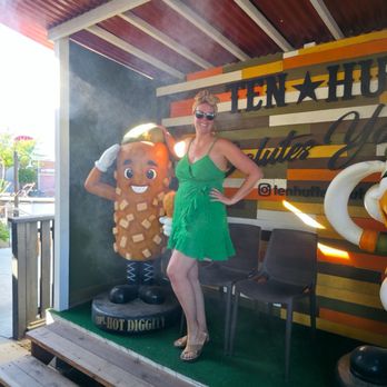Old Town Temecula - Me at Ten Hut - Local Flavor Near Me - Temecula, California