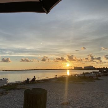 High & Dry Grill - Sunset view - Tiki Bars Near Me - Dunedin, Florida High & Dry Grill - Sunset view - Tiki Bars Near Me - Dunedin, Florida
