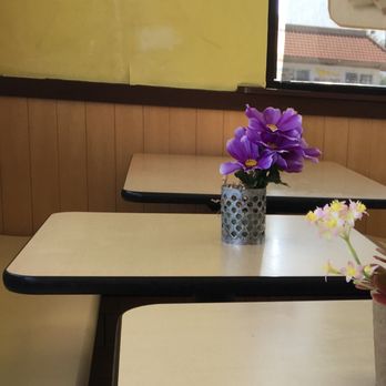 El Pollo Loco - Notice the pealing wall paper. - Mexican Near Me - Hemet, California El Pollo Loco - Notice the pealing wall paper. - Mexican Near Me - Hemet, California