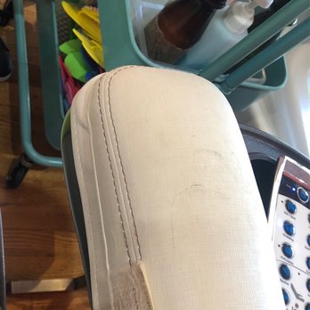 Pink Nail Studio - Dirty spa chair arm rest - Nail Salons Near Me - Oak Park, Illinois Pink Nail Studio - Dirty spa chair arm rest - Nail Salons Near Me - Oak Park, Illinois