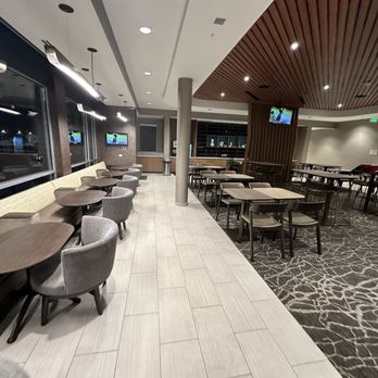 SpringHill Suites Eau Claire - Lobby - Hotels Near Me - Eau Claire, Wisconsin SpringHill Suites Eau Claire - Lobby - Hotels Near Me - Eau Claire, Wisconsin