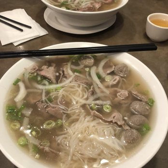 Pho Metro - Rare beef noodle soup with beef balls (size medium) - Vietnamese Near Me - Markham, Ontario