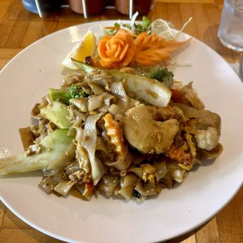 Central Wok - Pad see ew seafood - Vietnamese Near Me - Taupō, WKO