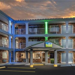 SureStay Hotel by Best Western Summersville - Exterior