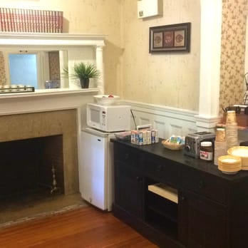 Beacon Inn - Such a cute inn. Perfect for my trip to see my daughter at BC - Hotels Near Me - Brookline, Massachusetts