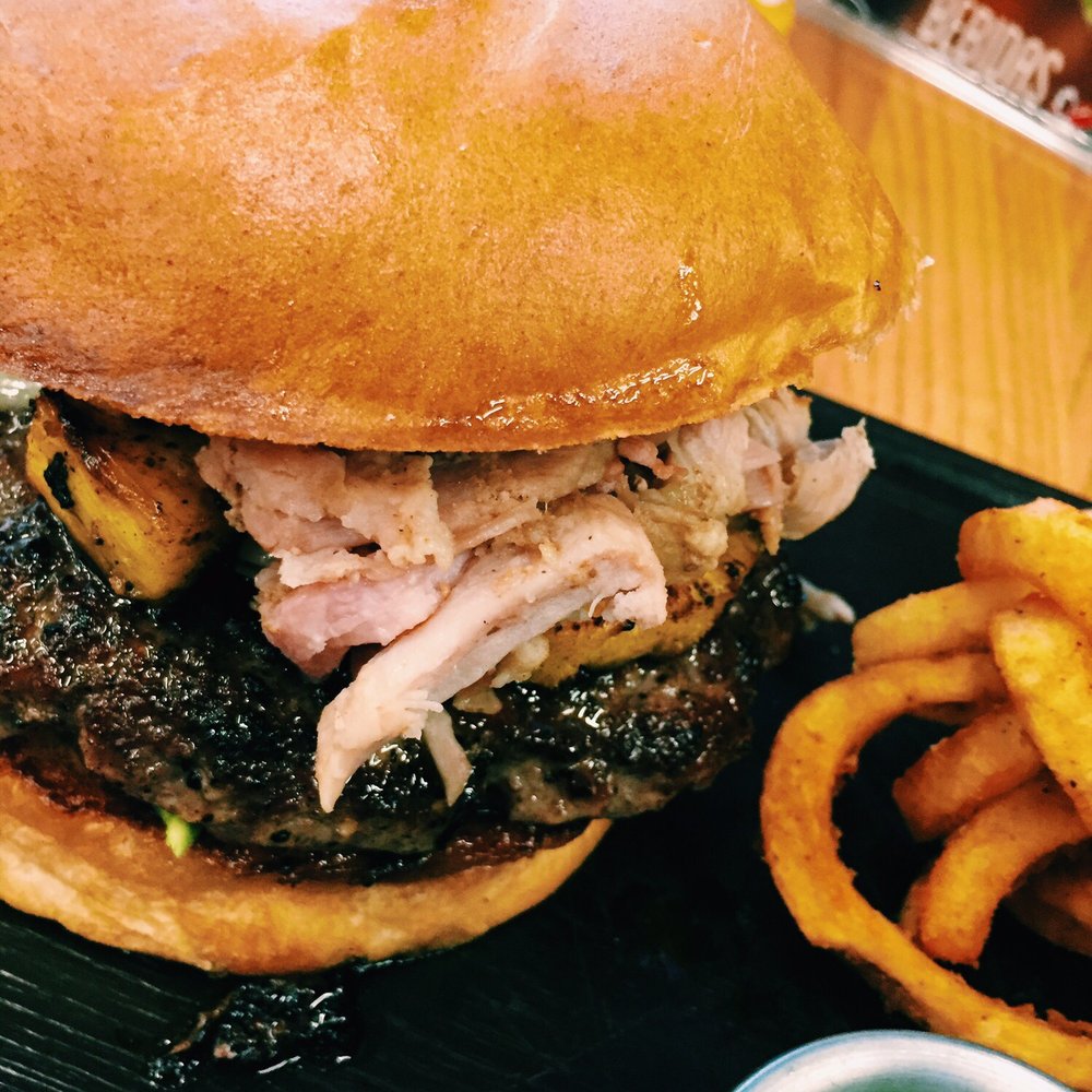 Chili's - Variedad de opciones de hamburguesas - Burgers Near Me - Peñón de los Baños, DIF