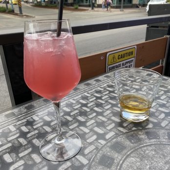 Spyce Lounge - Pomegranate Spritz & Johnnie Walker - Lounges Near Me - Niagara Falls, Ontario