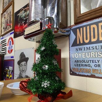 New York Lunch - Table 7 holiday decor - Hot Dogs Near Me - Woonsocket, Rhode Island
