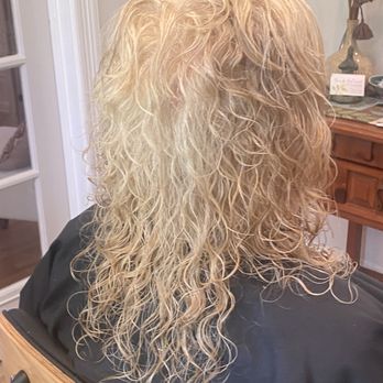 Jenn A Whitecloud - Think Natural - Hair Stylists Near Me - Nevada City , California Jenn A Whitecloud - Think Natural - Hair Stylists Near Me - Nevada City , California