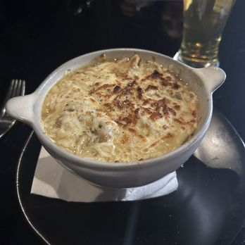 Bistro le Sam - Onion soup - Canadian (New) Near Me - Quebec City, Quebec