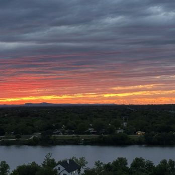 La Quinta by Wyndham Marble Falls - Sunset on lake Marble Falls - Hotels Near Me - Marble Falls, Texas La Quinta by Wyndham Marble Falls - Sunset on lake Marble Falls - Hotels Near Me - Marble Falls, Texas