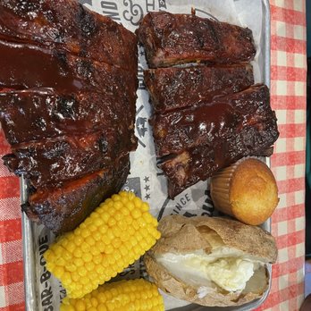 Famous Dave's Bar-B-Que - Barbeque Near Me - Mountainside, New Jersey