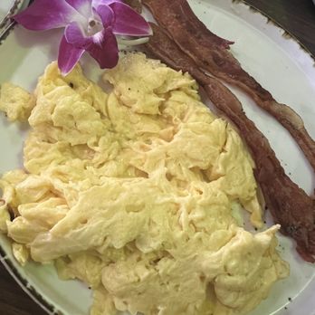 Loru’s Cafe - Scrambled eggs and bacon strips - Breakfast & Brunch Near Me - Camarillo, California
