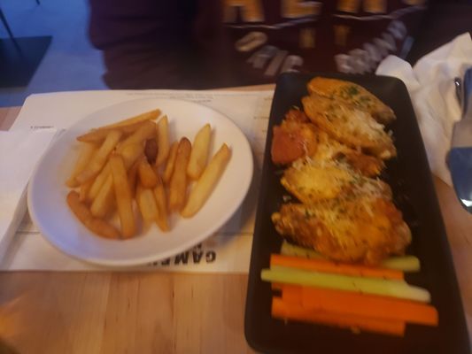 Gamehaus New York - Sports Bar, Beer Hall, Food & Games by null