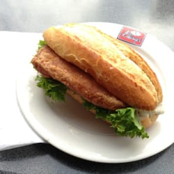 Fish & Chips Alexanderplatz - heißes Backfischbrötchen 2,20 €