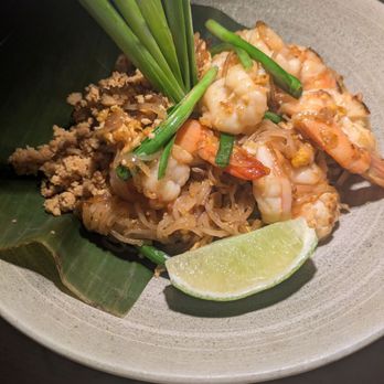 Glin Thai Bistro - Shrimp Pad Thai - Thai Near Me - Brooklyn, New York