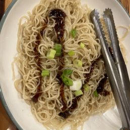 Noodles that come with pork feet