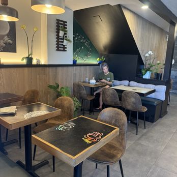 Rise Cafe - Coffee & Tea Near Me - Honolulu, Hawaii