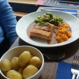 It was a hard decision but I finally choose the roast pork belly from the specials menu.